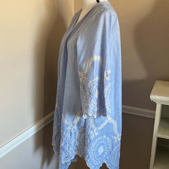 Light blue Embroidered Open Front Tunic Kimono - Picture 4 of 8